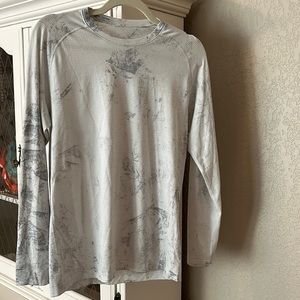 Lululemon long sleeve gray and white shirt, size men’s small.